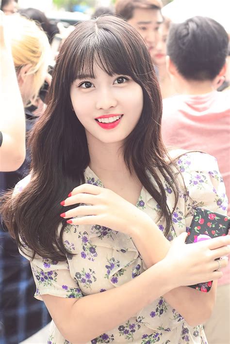 Momo Hirai 모모 [TWICE] .